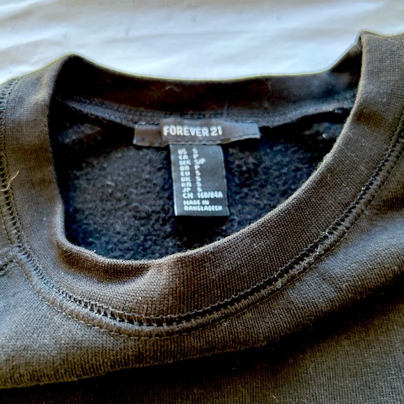 🟣 Forever 21 Black Sweatshirt - Picture 2 of 2